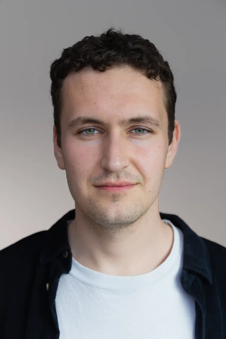 Porträt von Felix Reichel, Gründer von Frame de la Frame und KI-Regisseur bei ki-video.at